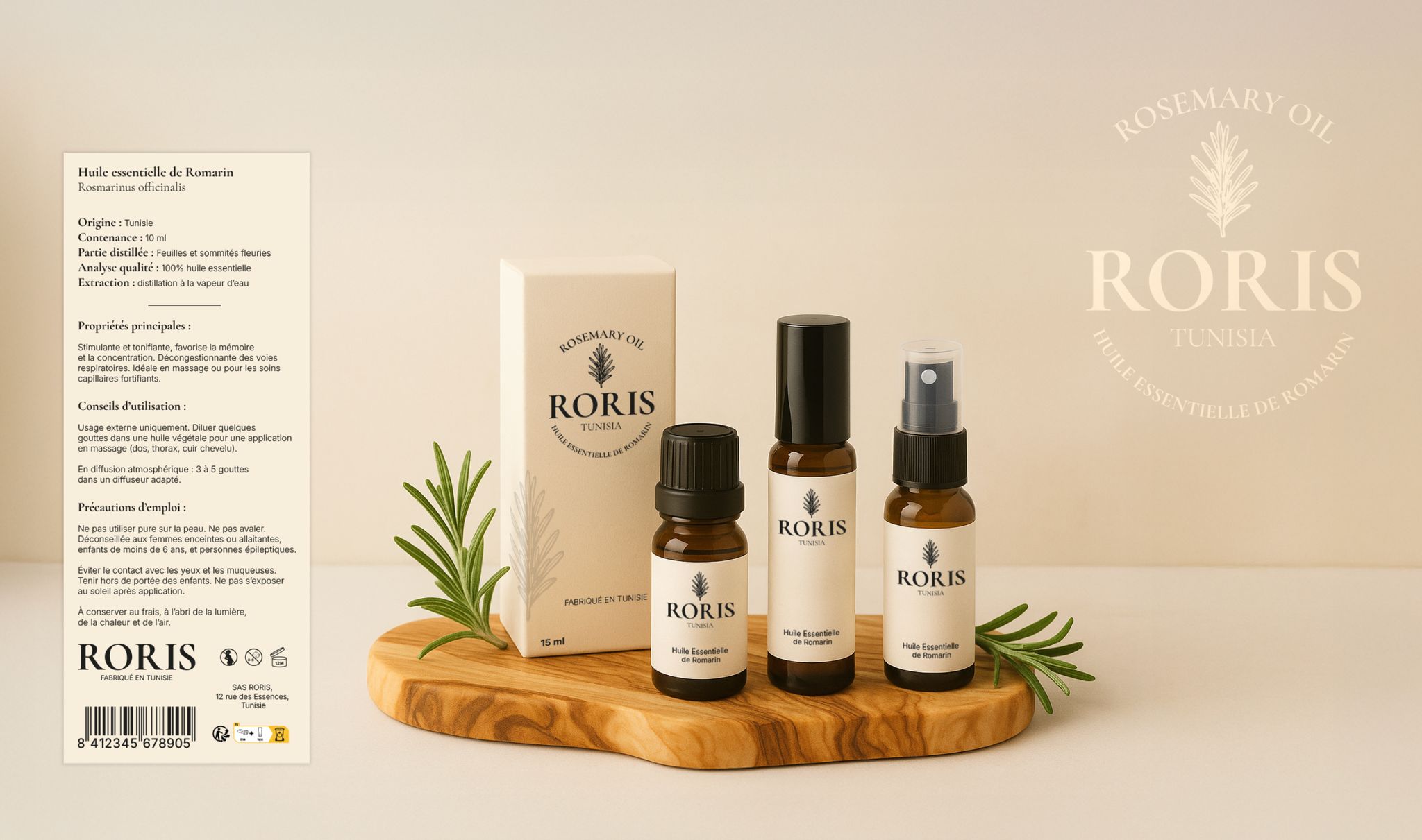 Gamme RORIS : flacon compte-gouttes, roll-on et spray d'huile essentielle de romarin, sur socle en bois d'olivier avec brins de romarin frais
